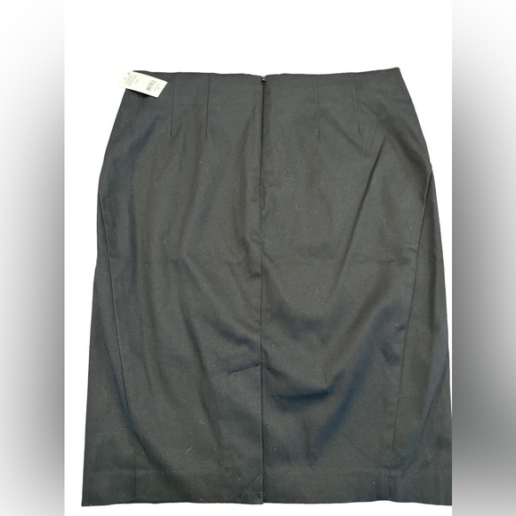 Lord &Taylor‎ Black Skirt NWT! Size 10P. - Picture 2 of 3